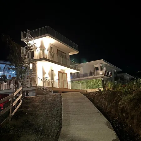 A Crita דירה זמברונה